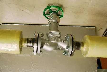 Valve and adjoining pipework finished with FiberTec